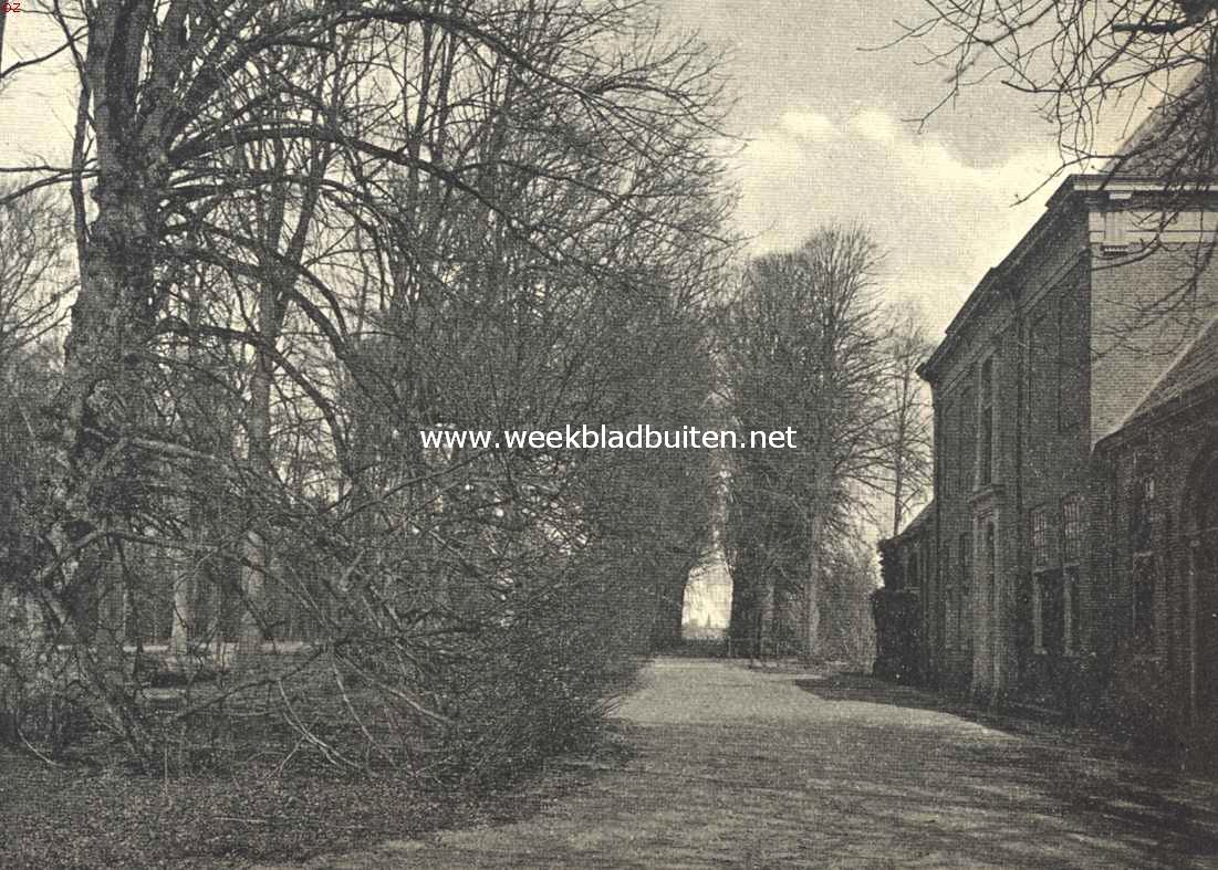 Nijenburg. Gezicht in het park met doorkijk op den Alkmaarschen Waagtoren. Rechts het stalgebouw