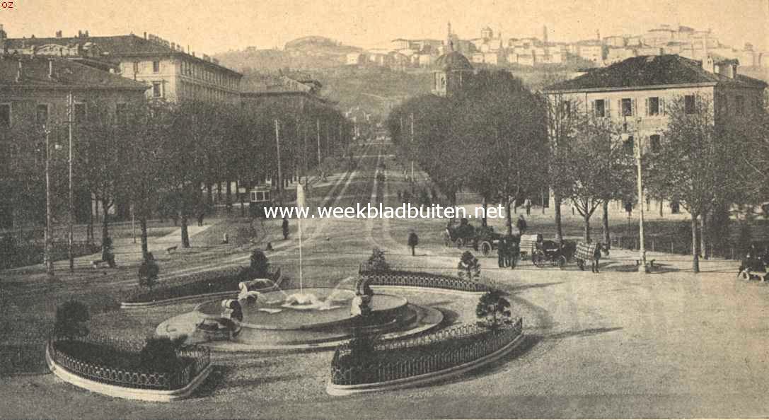 Bergamo. Gezicht van het Stationsplein op de oude (hooge) stad