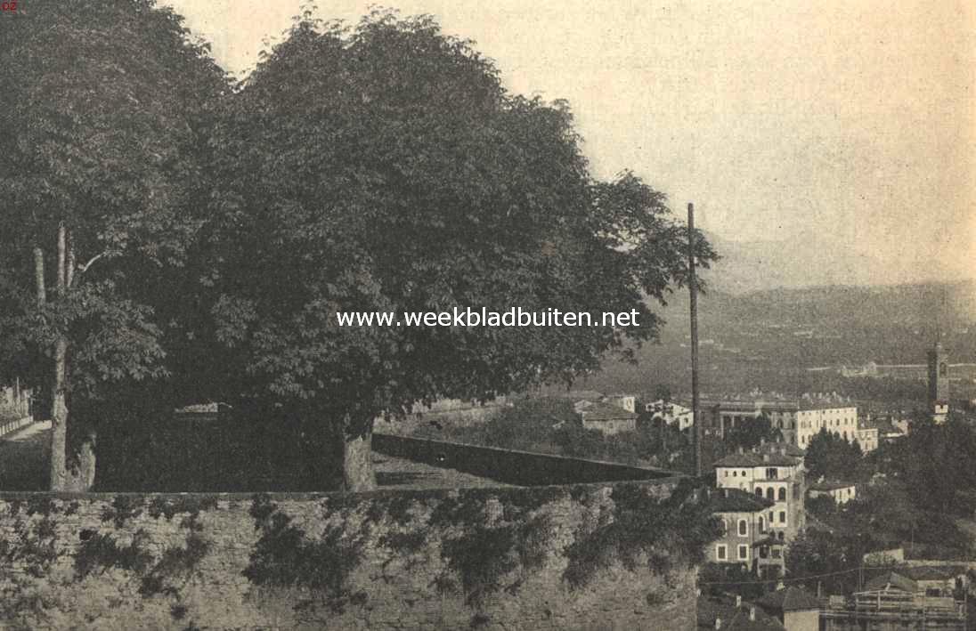 Bergamo. De oude bastions met de Via delle Cento Piante