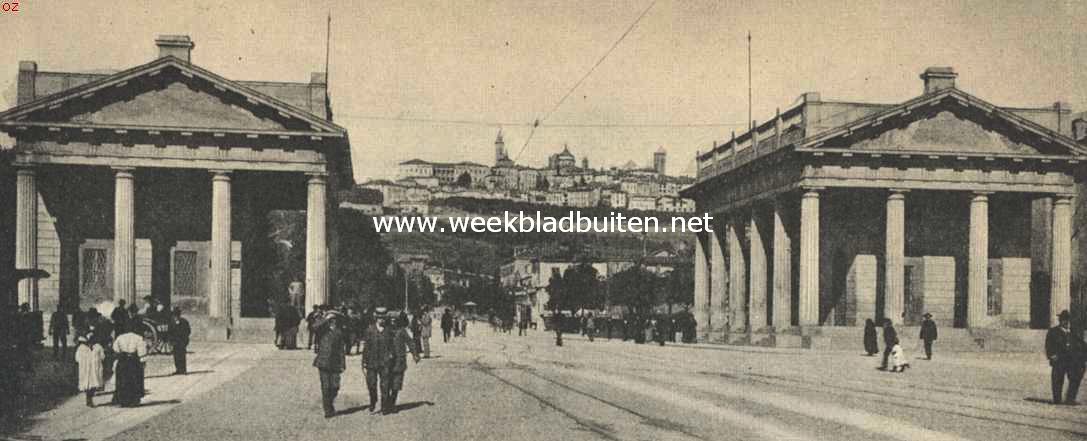 Bergamo. De Puerta Nuova met gezicht op de oude (hooge) stad