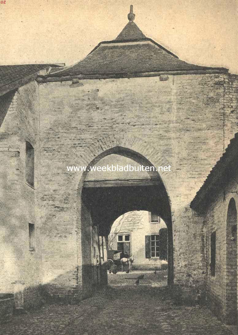 Het Huis Millen (Nieuw Stad in Limburg). Het Huis Millen. Gezicht door de poort op den binnenhof