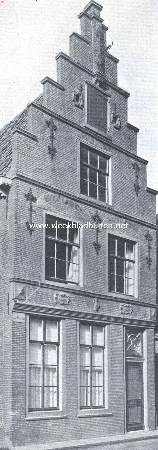 Alkmaar. Huisje hoek Kapelsteeg-Laat, tegenover de Kapel
