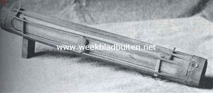 Indische speeltuigen. 12. Bamboe-citer van Masarete (Boeroe)