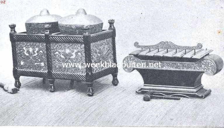 Indische speeltuigen. 38. Kempjong en Saron, Java