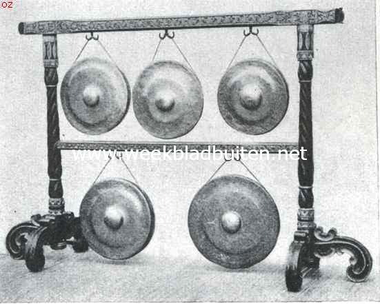 Indische speeltuigen. 41. Gongs