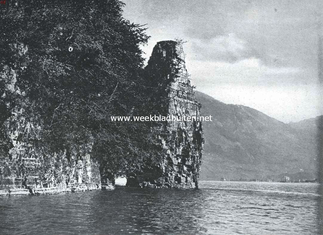 Het Vierwaldsttter-meer. De Mythenstein met het aan Schiller gewijde opschrift