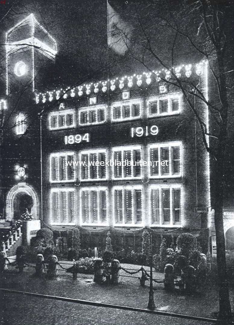 Het 25-jarig bestaan van den Algemeenen Nederlandschen Diamantbewerkers-bond. Het verlichte Bondsgebouw aan de Plantage Franschelaan te Amsterdam