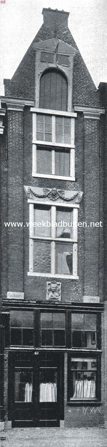 De gevel Man's Hand boven aan de Nieuwstraat te Leiden