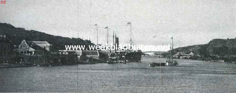 Dagelijksche dingen van Curaao. De St. Annabaai. Op den achtergrond een tank van de Petroleum-maatschappij