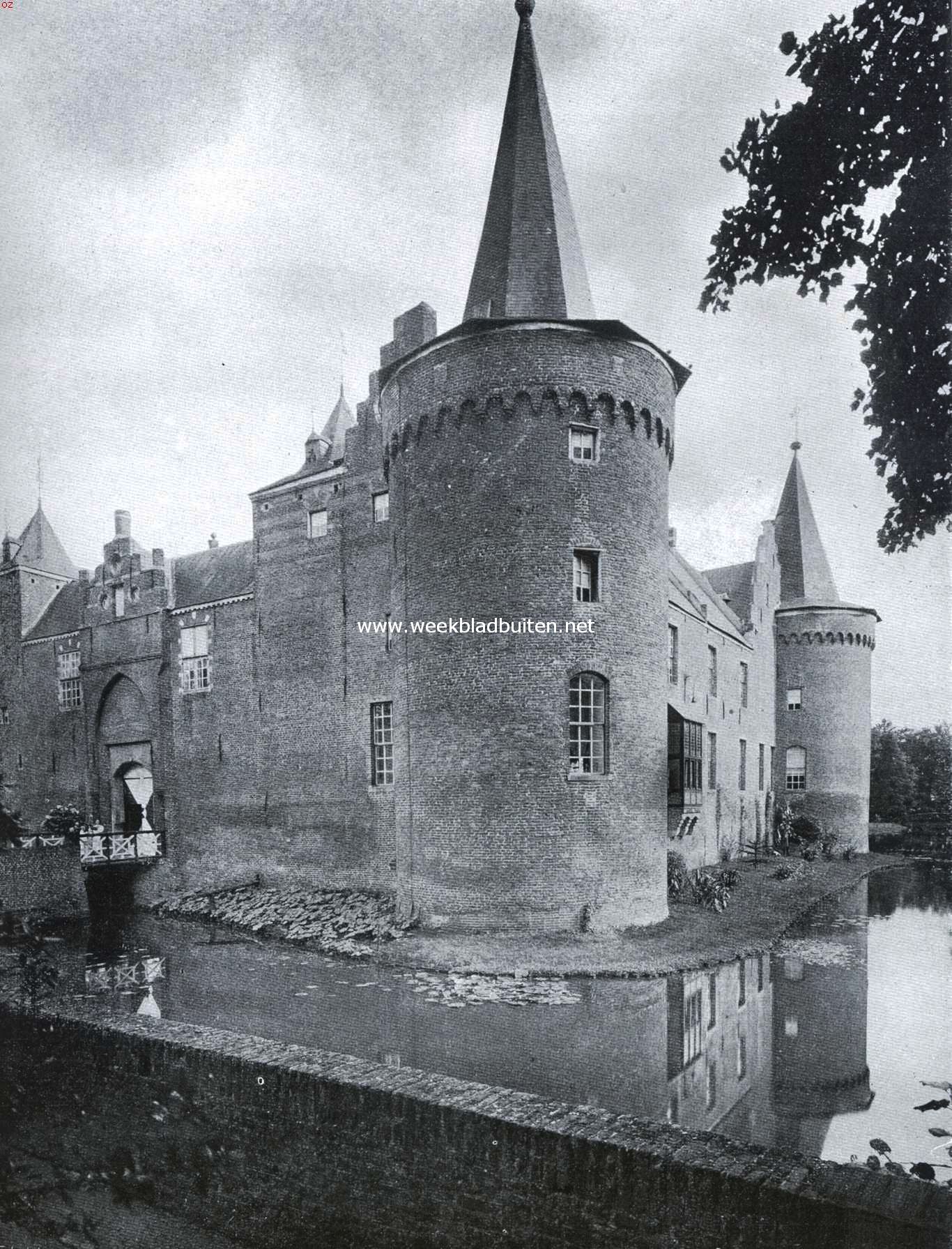 Helmond's nieuwe gemeentehuis. Het oude kasteel te Helmond. In een volgend nummer komen wij op dezen merkwaardigen aankoop terug