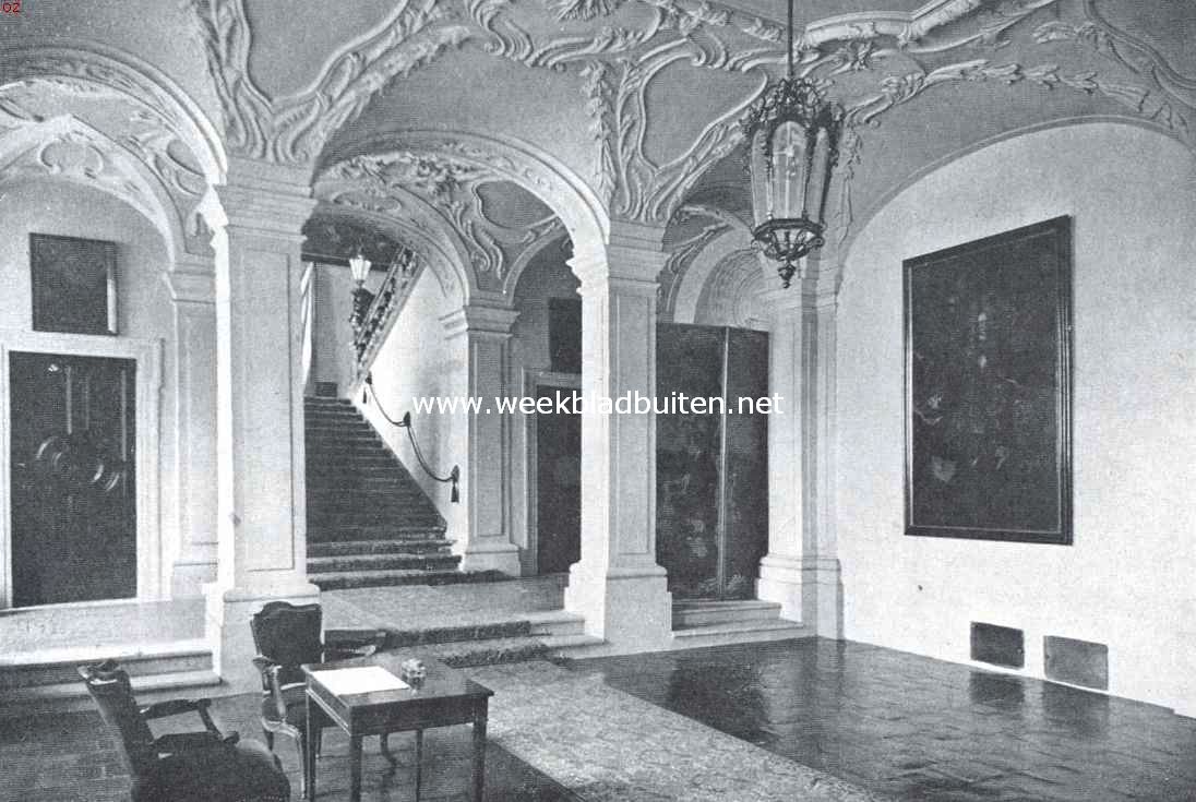 Het Paleis Harrach te Weenen. De vestibule