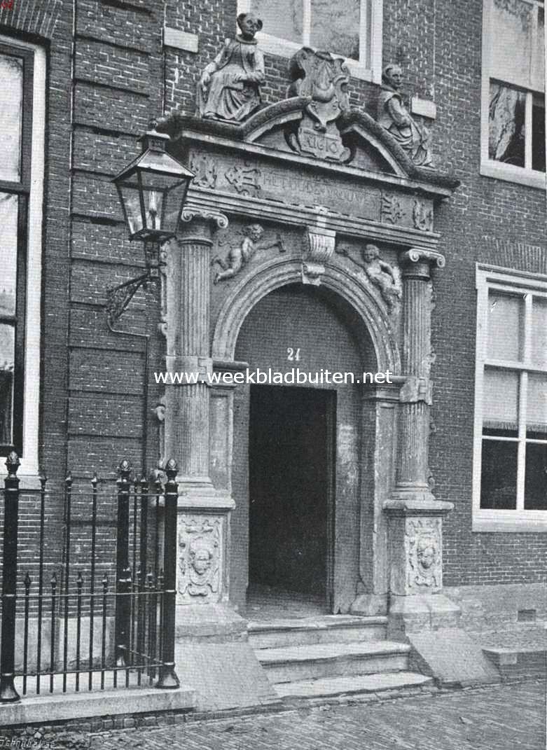 Het voormalige Oude Vrouwen of St. Geertenhuis te Hoorn. De nog bestaande poort van het Oude Vrouwenhuis te Hoorn