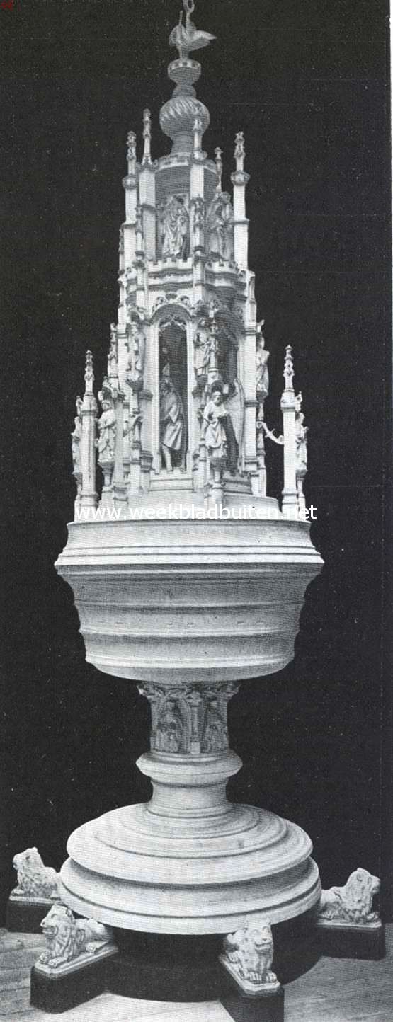 Doopvonten. Koperen doopvont van de Groote of St. Walburgskerk te Zutphen, gegoten te Mechelen in 1527 door Gilles van Eijnden