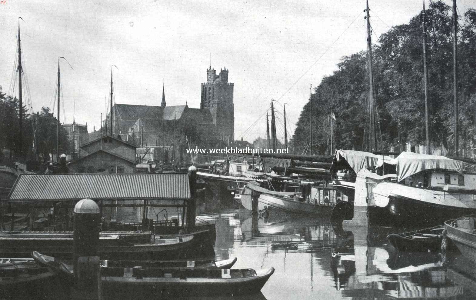 Dordrecht. Gezicht van de Aardappelmarkt op de Nieuwe Haven en de Groote Kerk