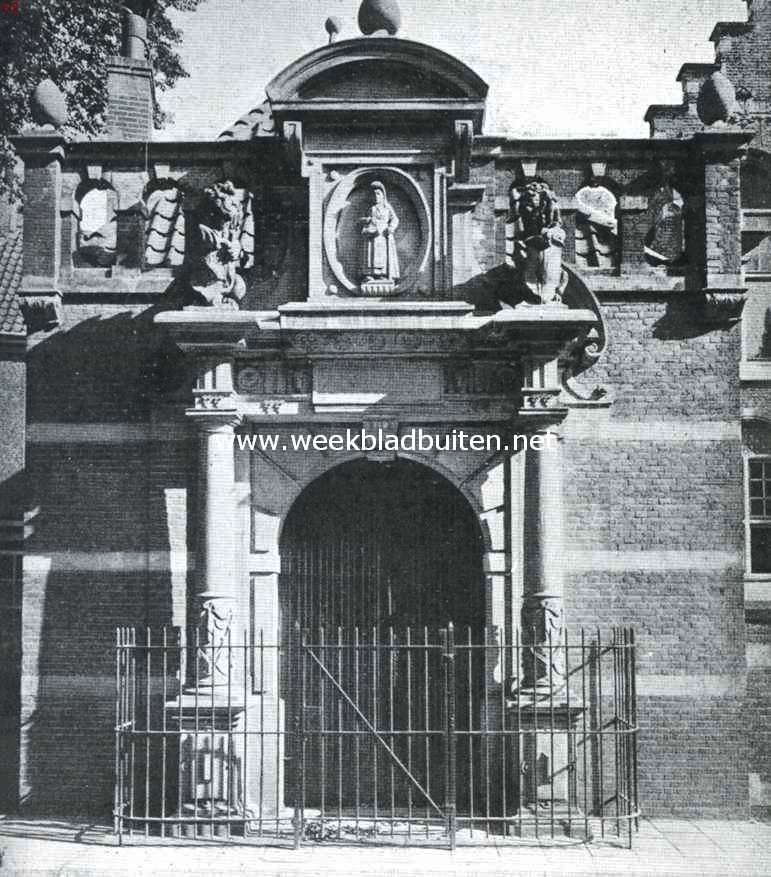 Dordrecht. Poortje, afkomstig van het Oude Vrouwenhof, thans naar 