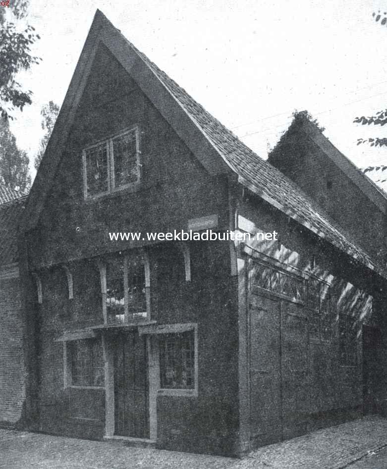 Houten huisje te Edam. Achterhaven hoek Breestraat. Aangekocht door de Vereeniging 
