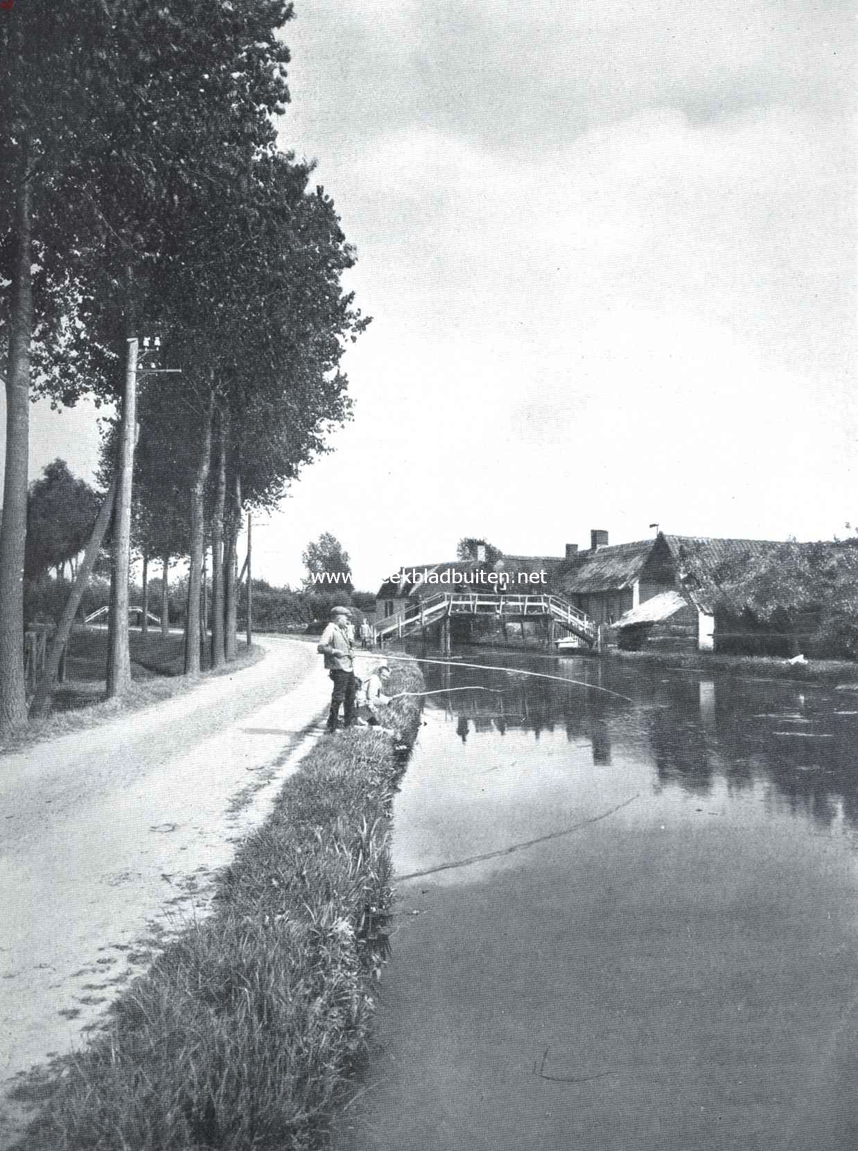 De Lopiker Wetering. Op den achtergrond een paar kwakels (voetbruggetjes)