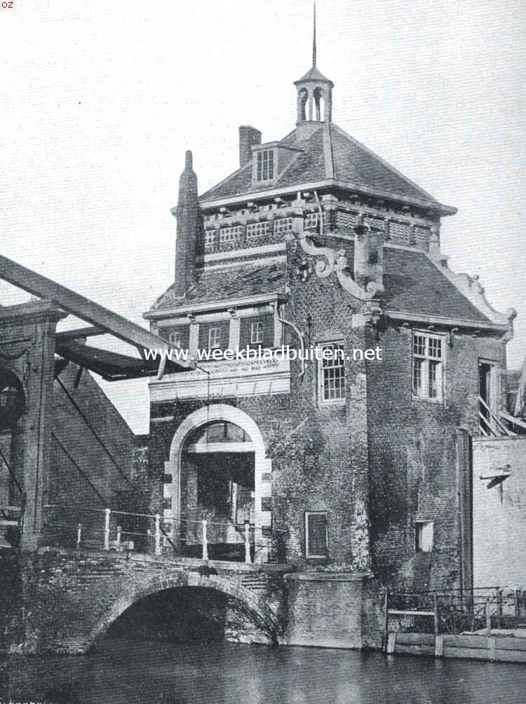 Dordrecht's stadspoorten. De Spuipoort, buitenzijde. Naar een tekening in het gemeentearchief