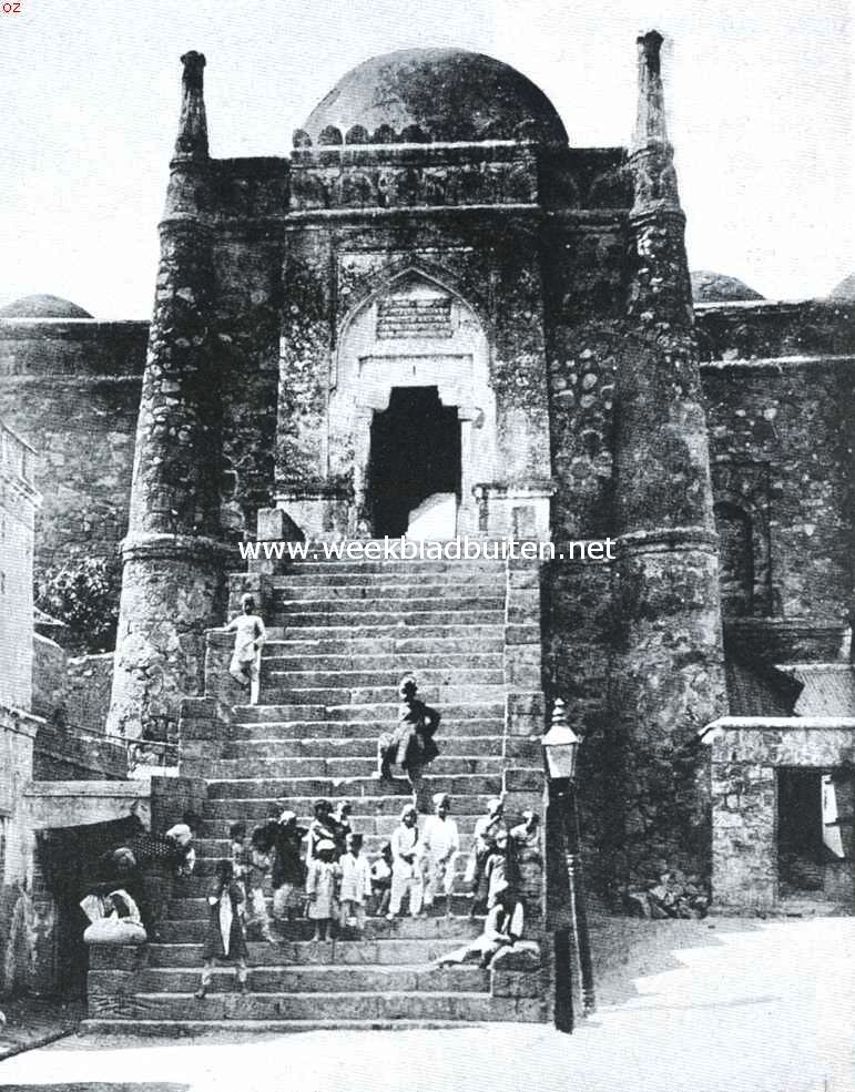 Indische steden. De Groote (Kalan) of Zwarte (Kala) Moskee te Delhi