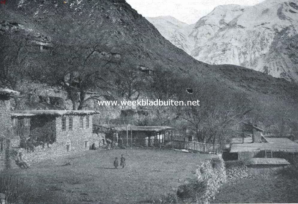 In het Himalaya-Gebergte. Landschap bij Poo
