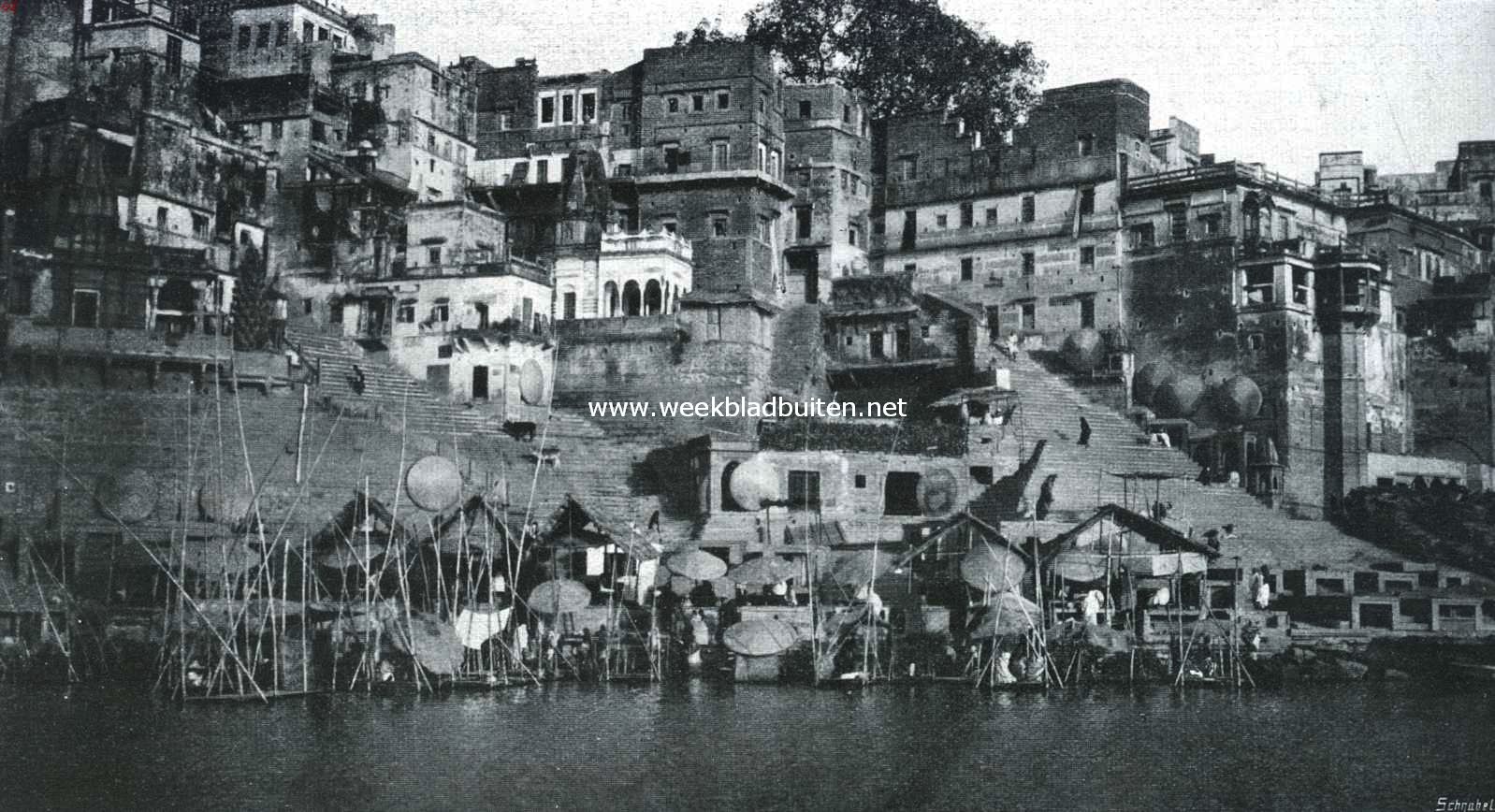 Een deel van den heiligen Ganges-oever te Benares