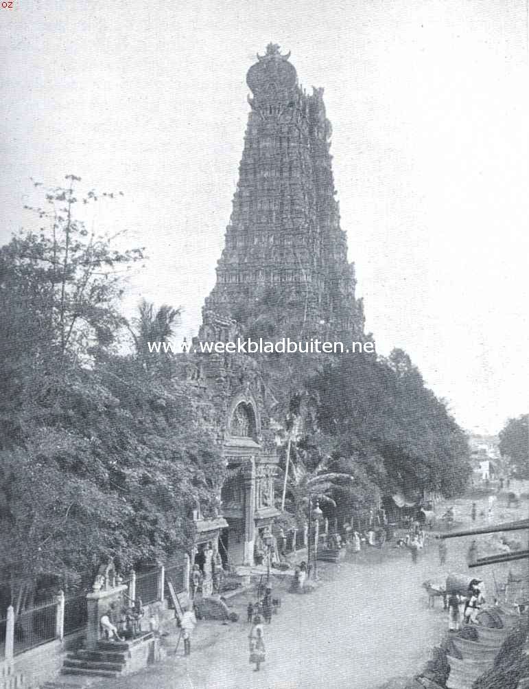 Straat in Madoera met een tempel-Gopoera