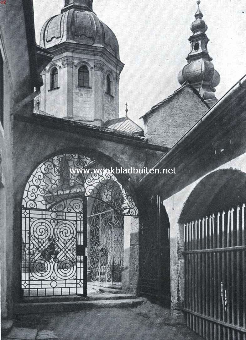 Salzburg. Ingang van het Peterskerkhof