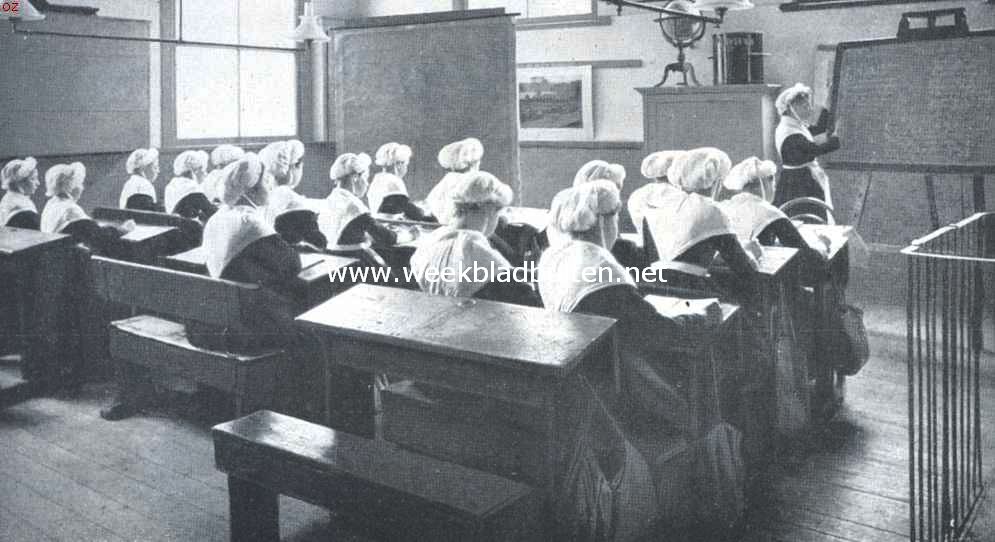 De school in het Nederl. Isralitisch Meisjesweeshuis. Thans, nu de meisjes naar de openbare lagere school buitenshuis gaan, alleen nog gebruikt voor het godsdienst-onderwijs