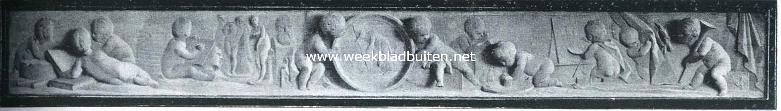 Het huis van de familie Van Loon. Witje in het trappenhuis