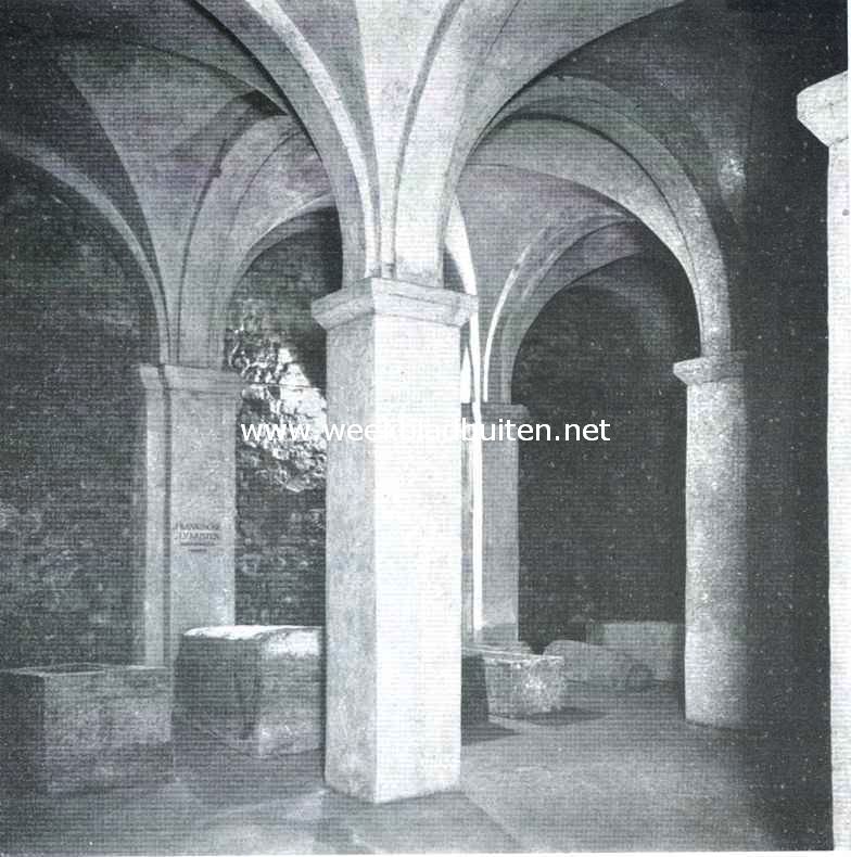De St. Servatiuskerk. Krocht van den H. Monulphus met Frankische sarcophagen