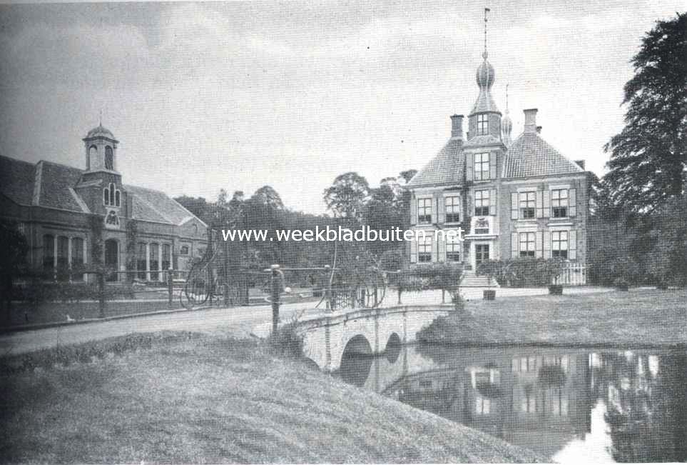 Groot-Essenburg. Voorhof met oranjerie en kasteel