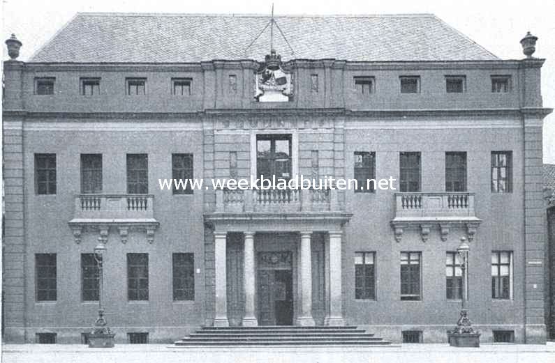 Het stadhuis van Deventer. De voorgevel van het stadhuis van Deventer