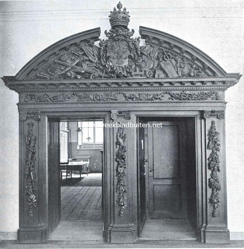 Het stadhuis van Deventer. Portiek, toegang tot de secretarie