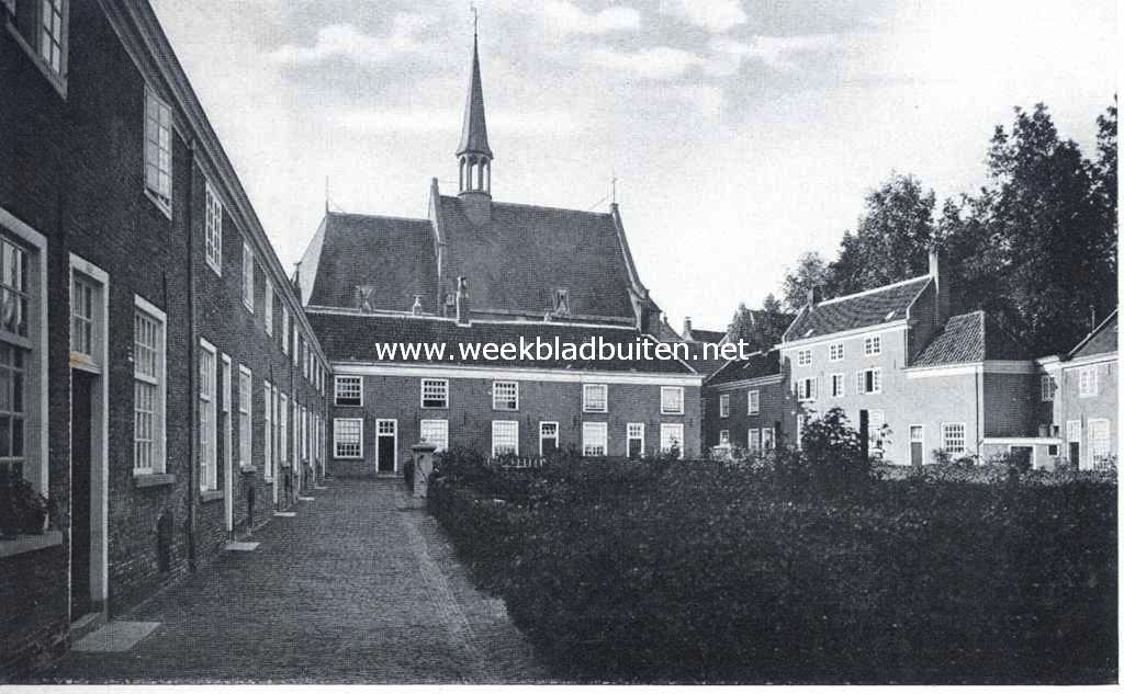 Het Begijnhof te Breda. Op den achtergrond de St. Wendelinskapel