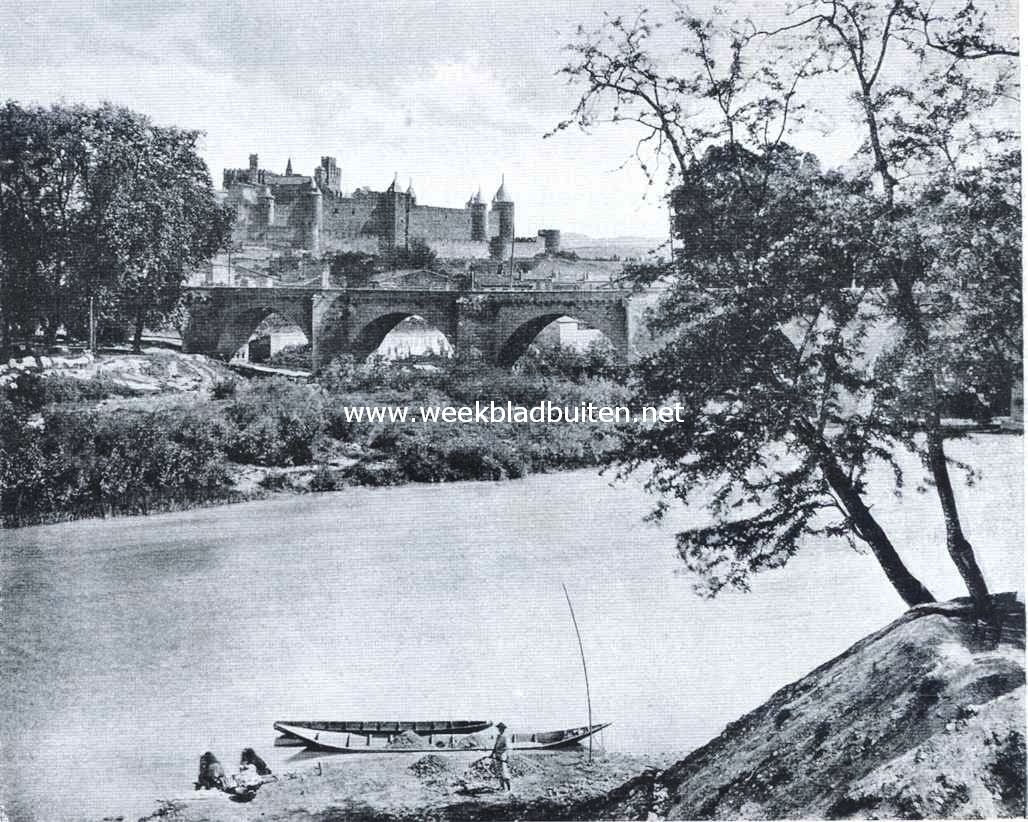 La cit de Carcassonne. De oude brug over de Aude en een gedeelte der cit