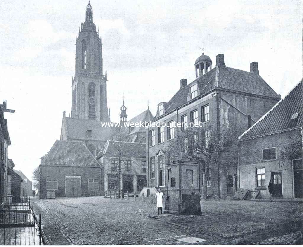 Rhenen. Markt met stadhuis te Rhenen