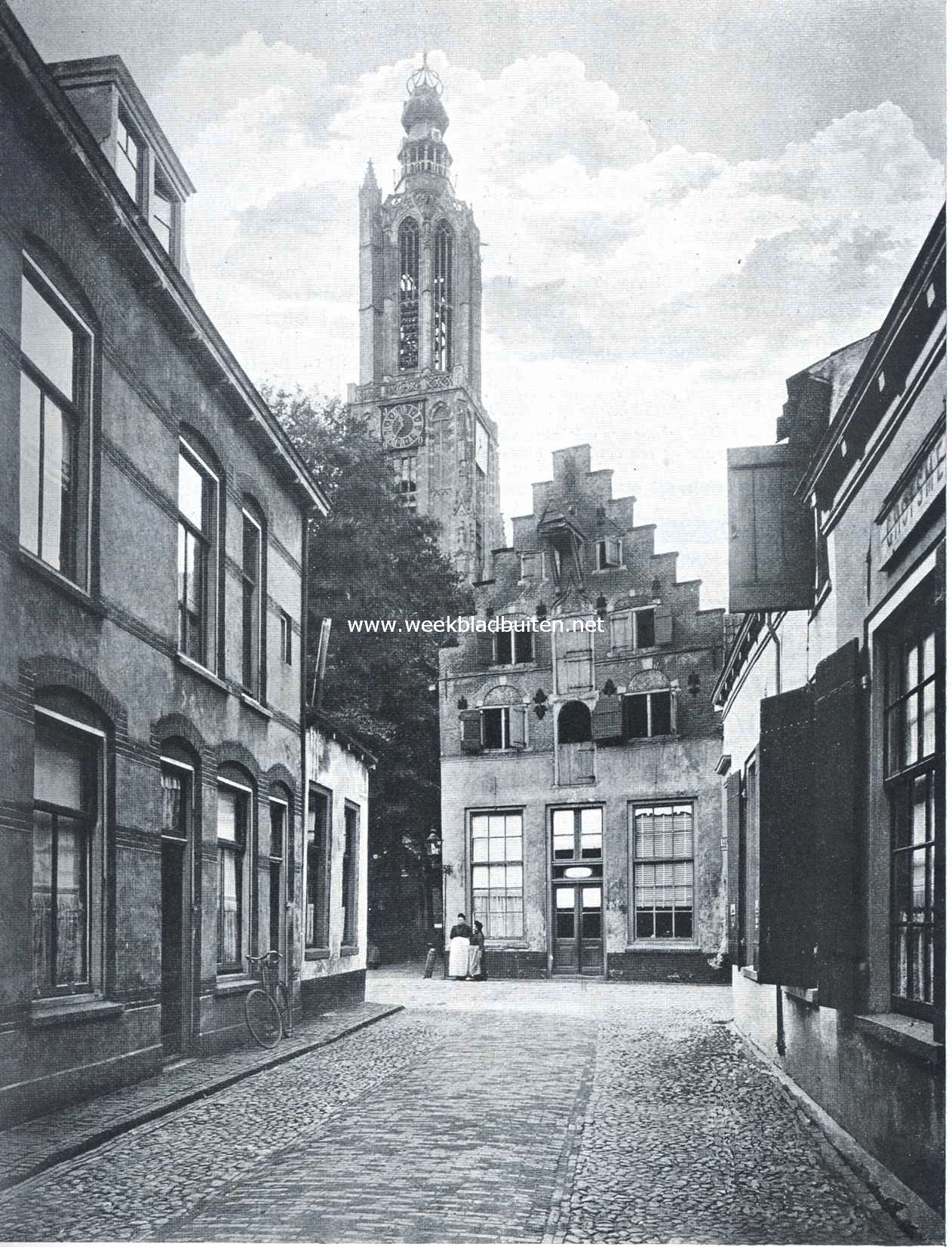 Gezicht uit de Zwanenhalsstraat op den Lieve-Vrouwetoren te Amersfoort