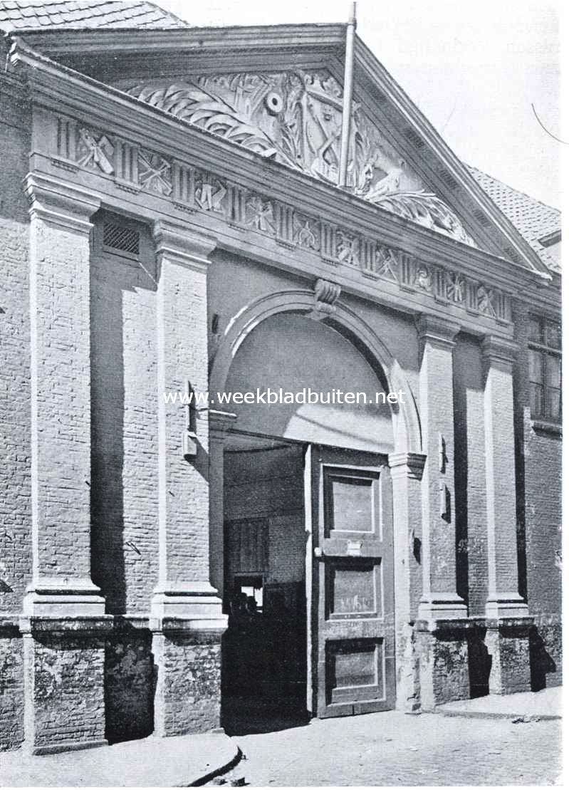 Poort van de Amiraliteitswerf aan de Kattenburgerstraat te Amsterdam