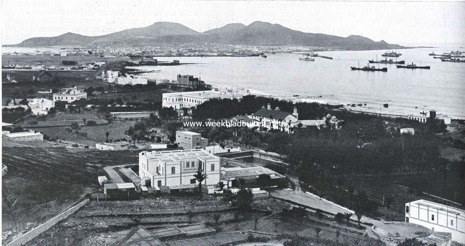 Reisindrukken van de Canarische Eilanden. Panorama van de Puerto de la Luz bij Las Palmas, op den achtergrond de Isleta