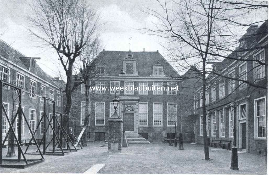 De binnenplaats van het R.K. Jongensweeshuis te Amsterdam