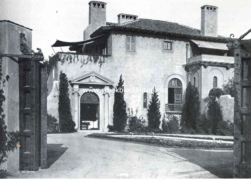 Tuinarchitectuur in Amerika. Landhuis in Italiaanschen stijl, hoofdingang. Architecten Wulker en Gilette