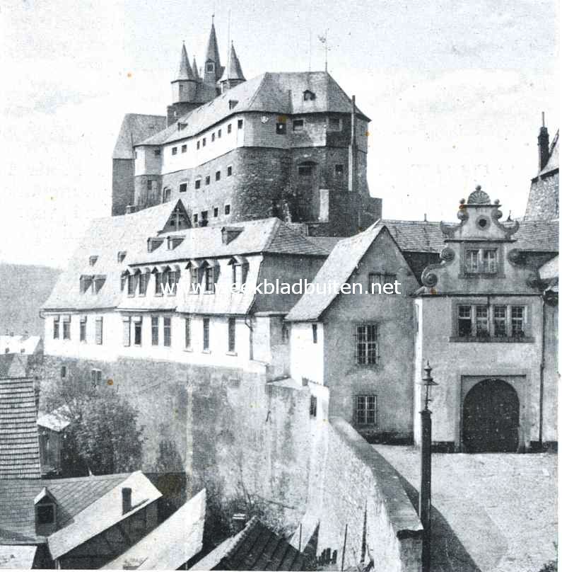 Het kasteel Diez. De hoofdingang met barok poorthuis