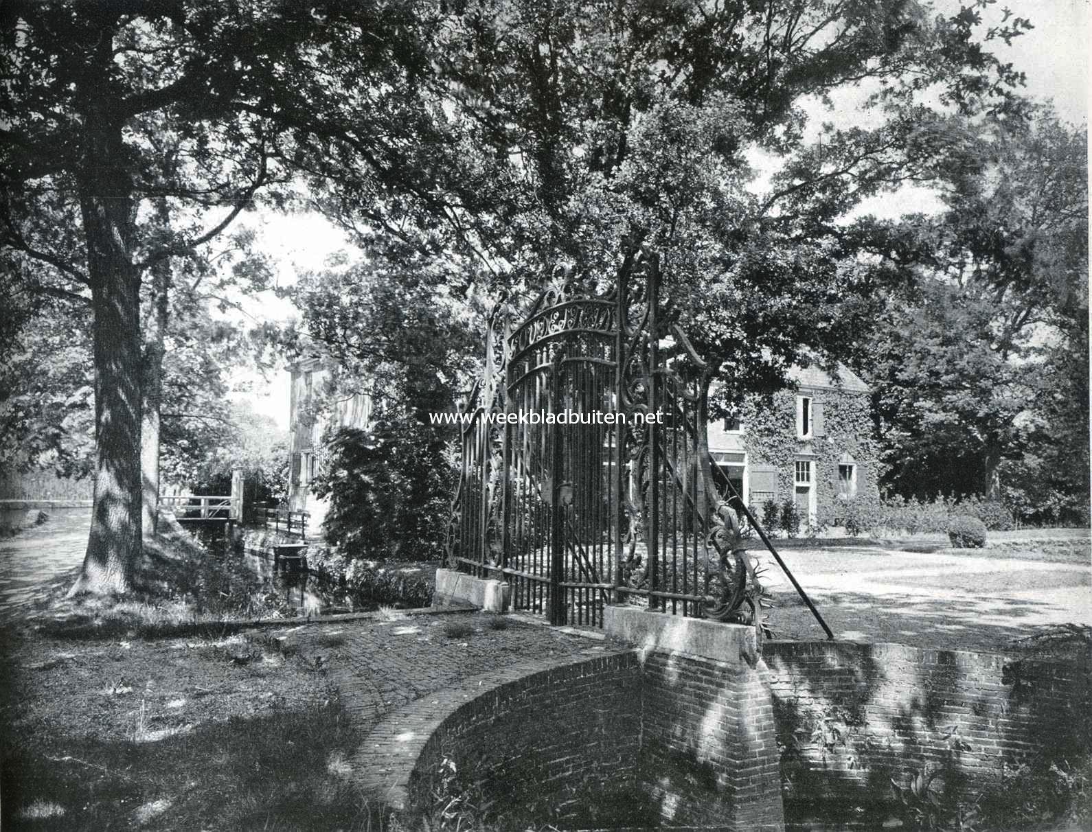 Huize Goudestein. Toegangshek en stalgebouw aan de vechtzijde