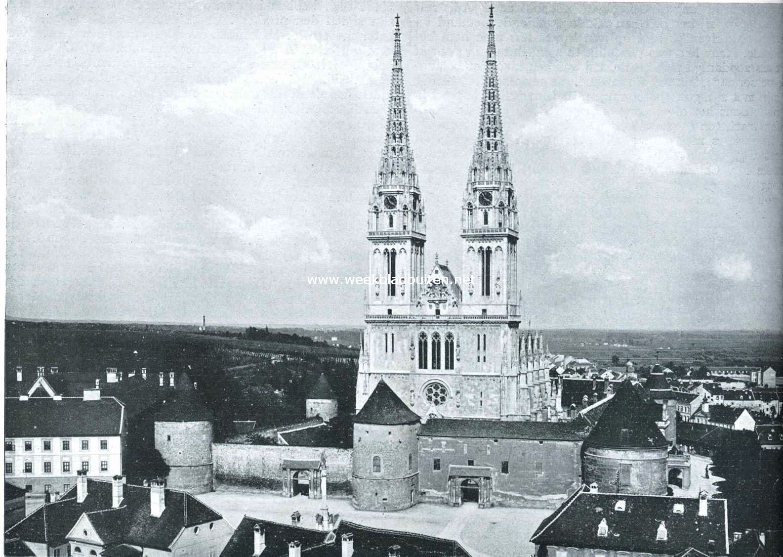 Zagreb. De kathedraal met het Biskupska Palau, omgeven door oude versterkingen