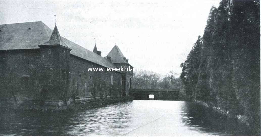 Het kasteel Rivieren. Slotgracht met voorgebouw