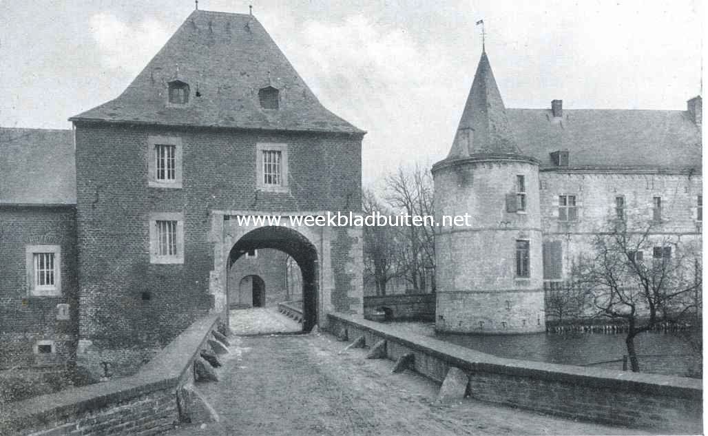 Het kasteel Rivieren. Voorpoort met hoektorens van het kasteel