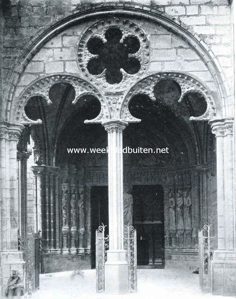 Zijportaal van den kathedraal te Bourges
