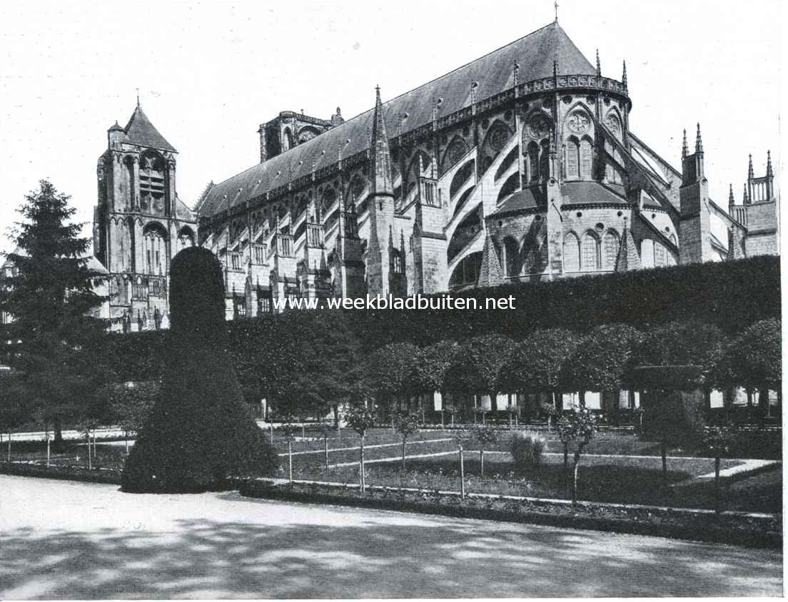 De kathedraal te Bourges, gezien uit het zuidoosten