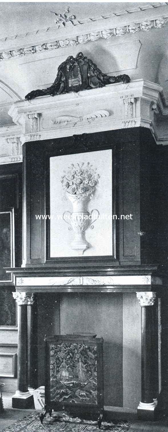 Het Stadhuis te Weesp. Schoorsteen in de voormalige vroedschapskamer, thans museumkamer