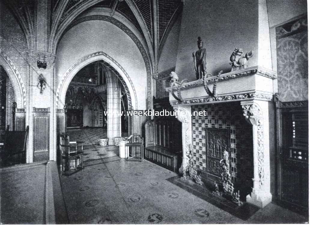 Het kasteel de Haar. Biljardzaal met kijkje in de hal
